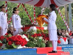 Penurunan Bendera HUT ke-81 RI di Batam Berlangsung Khidmat