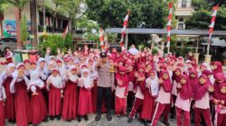 Cegah Bullying di Sekolah, Bhabinkamtibmas Polsek Batu Aji Edukasi Pelajar SD Darussalam 01