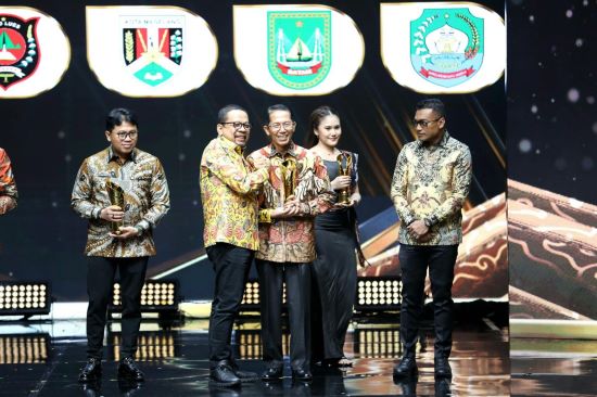 Ekonomi Batam Tumbuh 6,76 Persen, Amsakar Achmad Raih Penghargaan Pemimpin Daerah Awards 2026