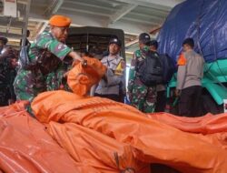 Gempa M 7,7 NTT, BNPB Kirim Ratusan Tenda dan 1,6 Ton Beras untuk Warga Terdampak