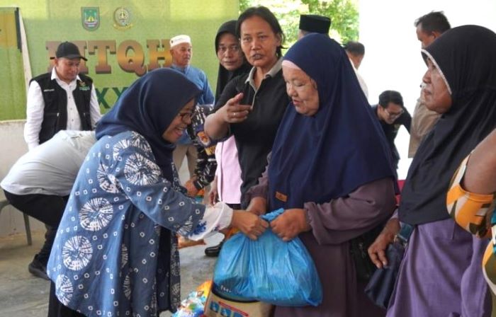 Haru! BAZNAS Batam Menembus Laut Antar 500 Paket Sembako untuk Warga 7 Pulau Hinterland