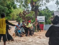 Hujan Deras Picu Banjir Parah di Padang, BPBD dan SAR Berpacu Selamatkan Warga