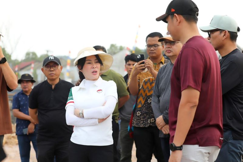 Tak Mau Banjir Terus Menghantui Batam, Li Claudia Langsung Cek Drainase hingga Jalan