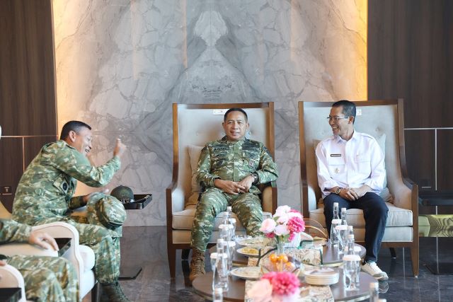 Panglima TNI Tiba di Batam, Disambut Amsakar Achmad Sebelum Kunjungan Kerja ke Lingga
