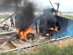 Polda Riau Bongkar PETI di Kuansing, 2 Tersangka Ditangkap! 388 Gram Emas dan Uang Rp972 Juta Disita