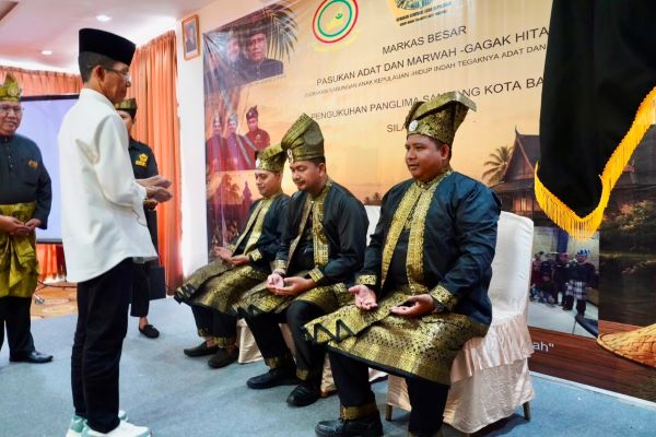 Amsakar Lantik Panglima Sambang Kota Batam, Dorong Organisasi Adat Perkuat Harmoni di Tengah Pembangunan