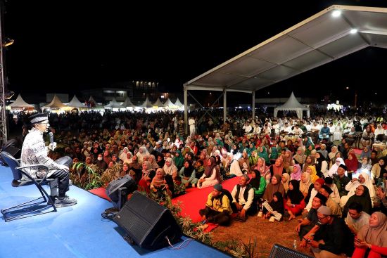 Tanjung Piayu Bergema! Ribuan Warga Batam Hadiri Maulid Nabi Bersama Ustaz Wijayanto
