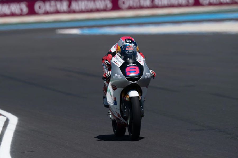 Veda Ega Pratama Bikin Bangga! Start P16, Pembalap Indonesia Ini Meroket ke P9 di Moto3 Inggris 2026