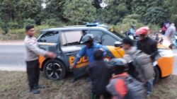 Pengendara Motor Kecelakaan di Kabil, Polsek Nongsa Gerak Cepat Beri Pertolongan