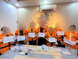 Delapan Penumpang Diamankan, Bea Cukai Batam Gagalkan Pengeluaran 11,3 Kg Bubuk Emas