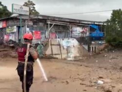 Banjir Bandang Solok Seret 2 Mobil, Ayah dan Anak Diduga Terjebak di Dalam Avanza
