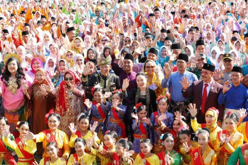 Hari Jadi Kepri, Pegawai hingga Swasta di Batam Diimbau Pakai Baju Kurung Melayu