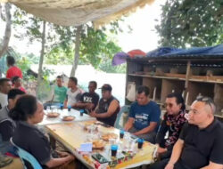 Datangi Rumah Duka Korban Setokok, Junaidi Serahkan Santunan dan Perjuangkan Pendidikan Anak