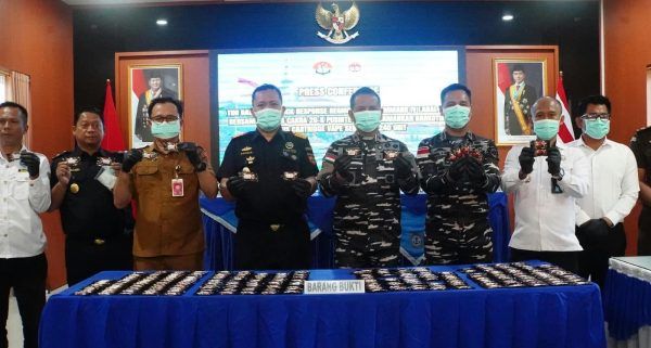 Speedboat Kabur, Tas Dibuang ke Laut! TNI AL Temukan 240 Cartridge Vape Mengandung Etomidate di Karimun
