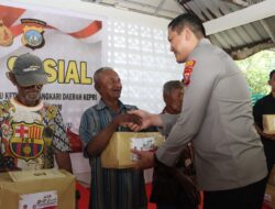 Warga Pulau Bertam Terima 75 Paket Sembako dan 100 Kursi dari Polda Kepri