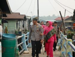 Kapolda Kepri Salurkan Sembako hingga Tenda dan Kursi untuk Warga Pulau Bertam