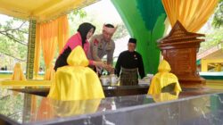 Kapolda Kepri Ziarah ke Pulau Penyengat dan Salurkan Bansos untuk 30 Warga