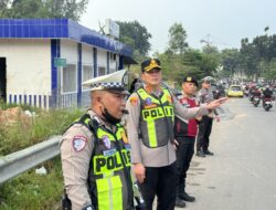 Kapolresta Barelang Ikut Atur Lalu Lintas di Simpang Lubuk