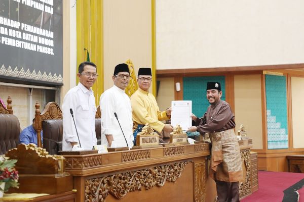 Amsakar Achmad dan DPRD Batam Bentuk 2 Pansus Ranperda, Aturan Ketertiban Umum Bakal Berubah?