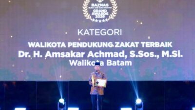 Amsakar Achmad Raih Penghargaan Wali Kota Pendukung Zakat Terbaik di Baznas Grand Awards 2026